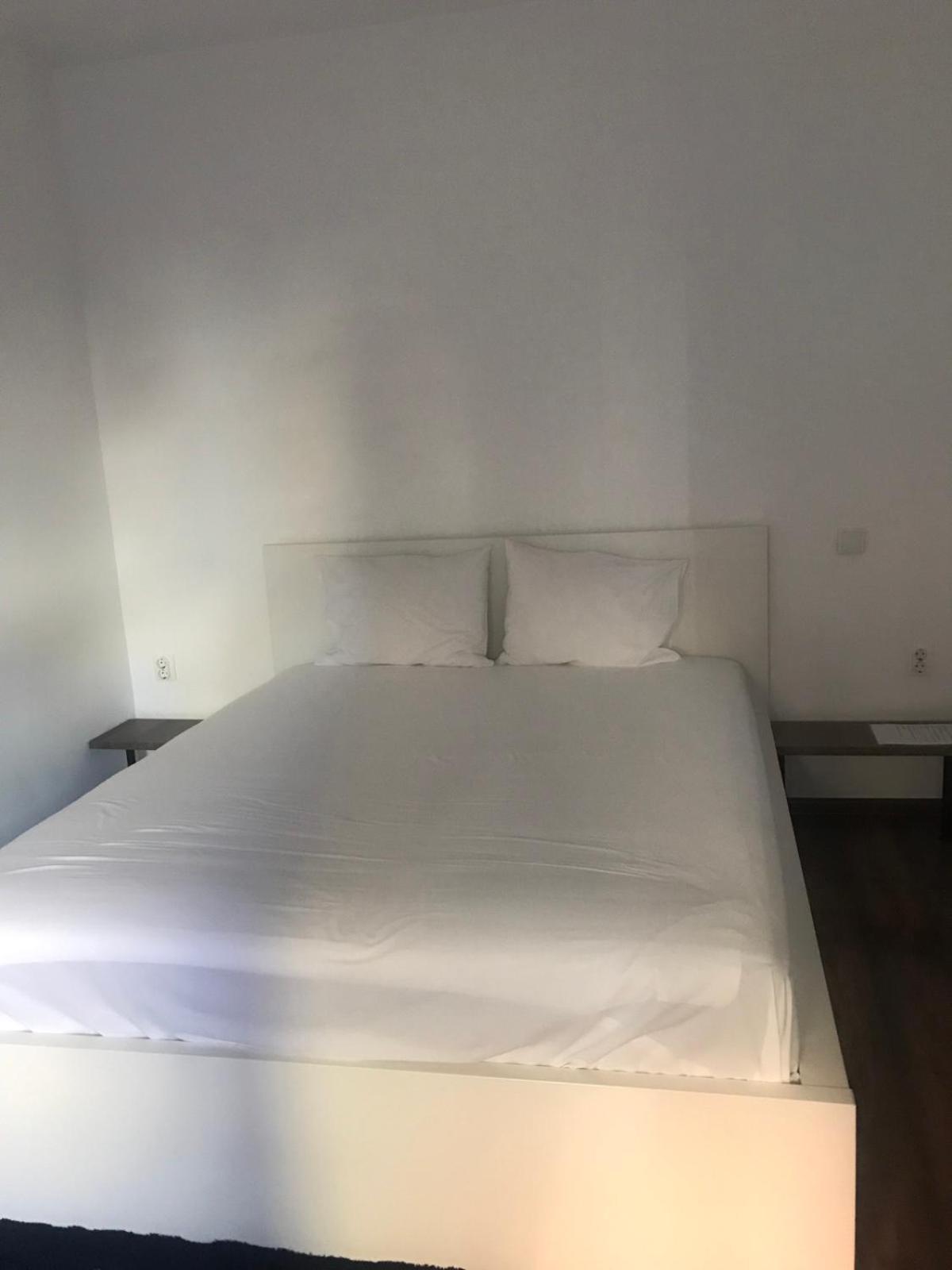 Lilia 3 Self-Check In Apartment With Hot Water Despite Prevention In The Neighborhood, Food And Drink Shop Open Until 10 Pm And Free Parking Area Next Ot 24 Hours Food And Drink Shop And Free Parking Area Sofia Exteriör bild