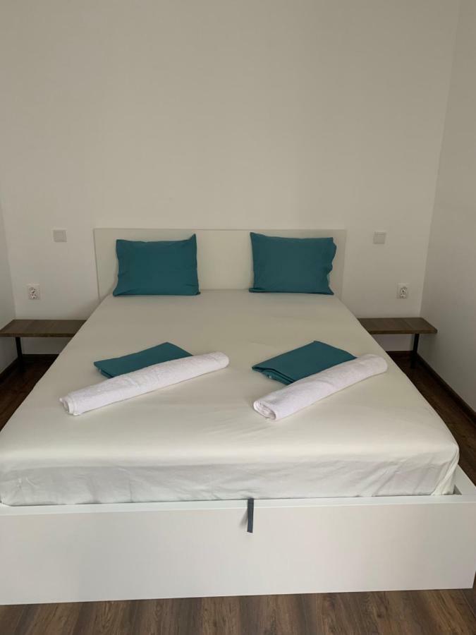 Lilia 3 Self-Check In Apartment With Hot Water Despite Prevention In The Neighborhood, Food And Drink Shop Open Until 10 Pm And Free Parking Area Next Ot 24 Hours Food And Drink Shop And Free Parking Area Sofia Exteriör bild