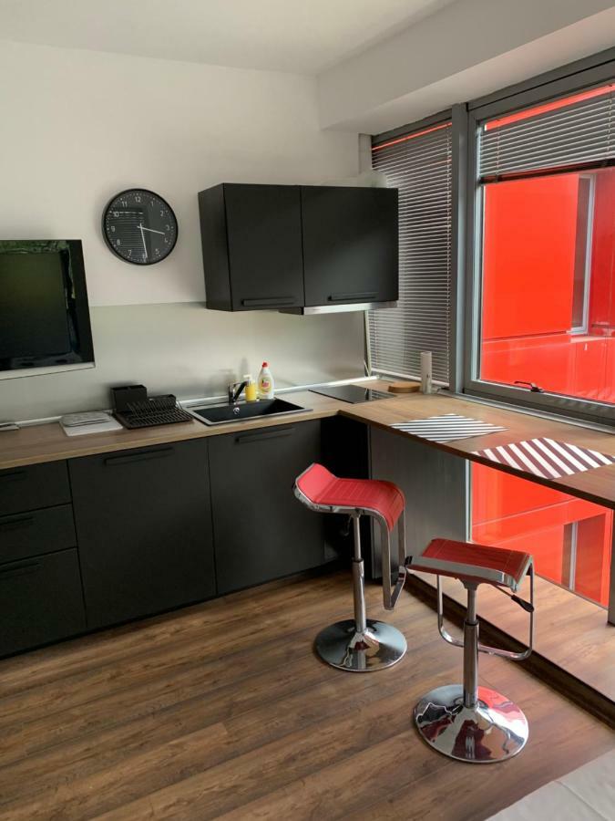 Lilia 3 Self-Check In Apartment With Hot Water Despite Prevention In The Neighborhood, Food And Drink Shop Open Until 10 Pm And Free Parking Area Next Ot 24 Hours Food And Drink Shop And Free Parking Area Sofia Exteriör bild