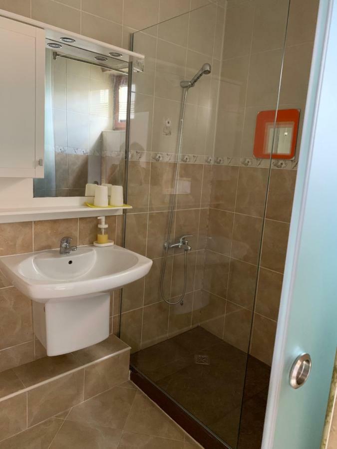 Lilia 3 Self-Check In Apartment With Hot Water Despite Prevention In The Neighborhood, Food And Drink Shop Open Until 10 Pm And Free Parking Area Next Ot 24 Hours Food And Drink Shop And Free Parking Area Sofia Exteriör bild